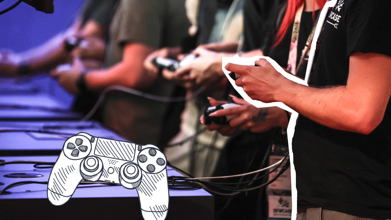 Personen mit Spielkonsole an Computern