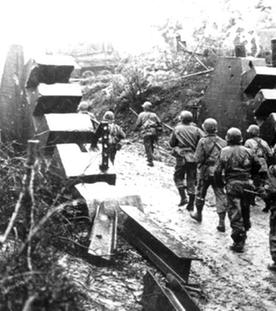 1,5 Millionen alliierte Soldaten stehen Anfang Juni 1944 in Südengland bereit, um den größten amphibischen Sturmangriff der Kriegsgeschichte zu wagen: die Operation Overlord.