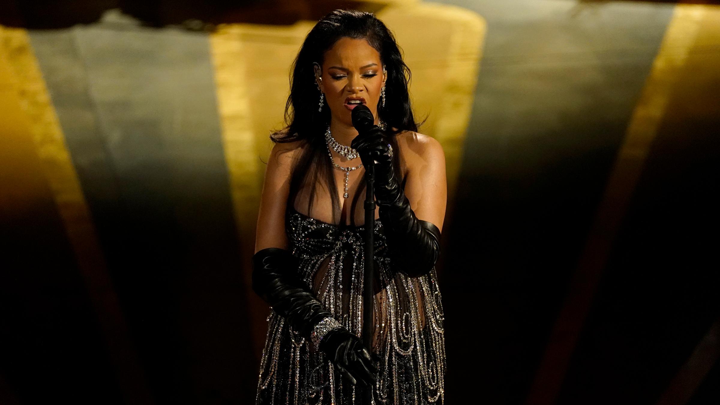 Rihanna performt während der Oscar-Verleihungen in Los Angeles. 