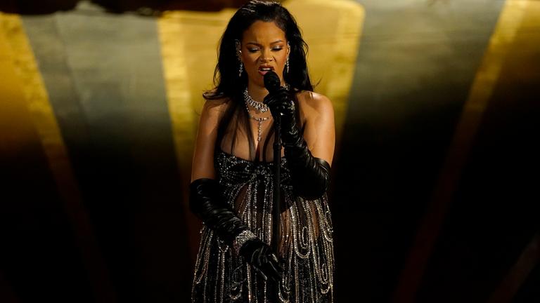 Rihanna performt während der Oscar-Verleihungen in Los Angeles. 