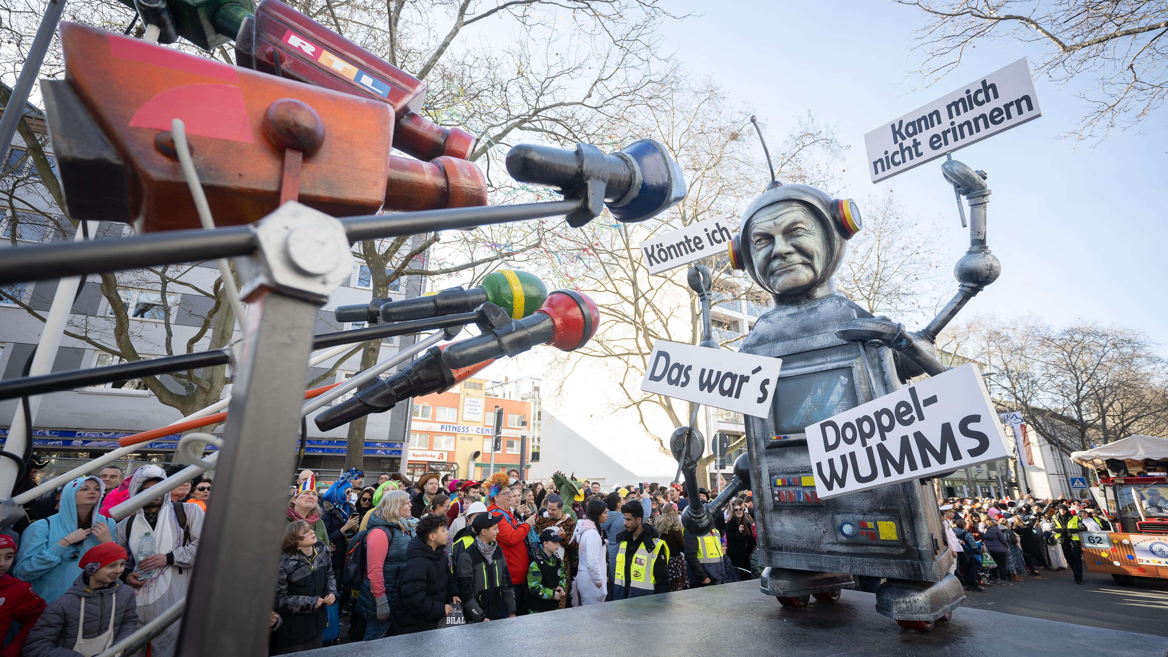 Mainz, 20.02.2023: Mottowagen mit Olaf Scholz.