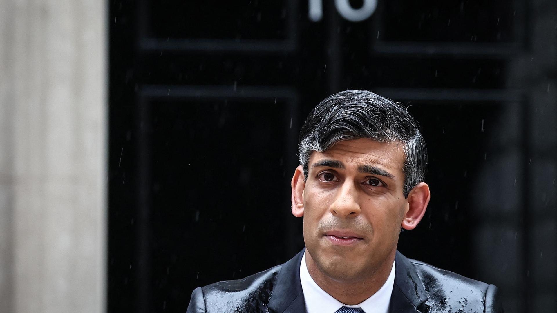 Auf dem Bild sieht man Rishi Sunak.