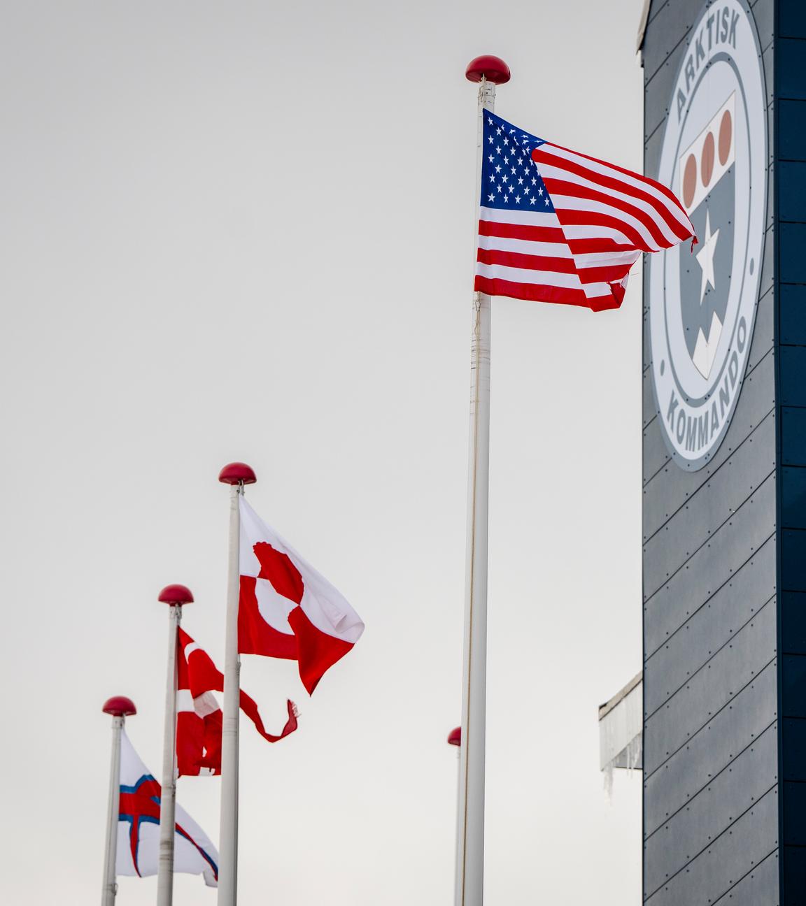 US-Flagge vor Arktischen Kommando auf Grönland