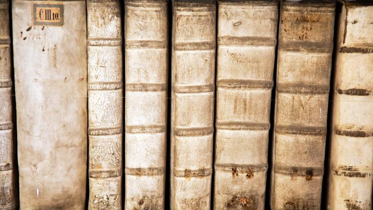 Sehr alte Bücher