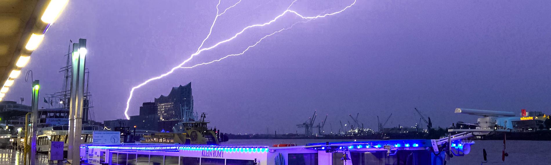 Blitze am Hamburger Hafen