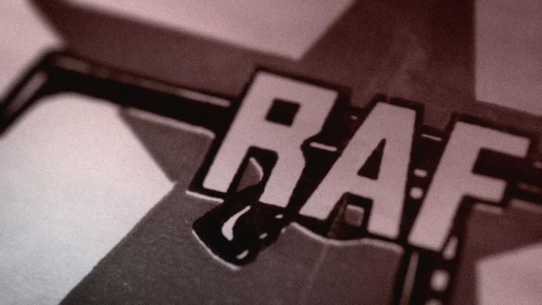 "Der Fall Susanne Albrecht": Logo der RAF - Stern mit Maschinengewehr im Hintergrund in schwarzweiß.
