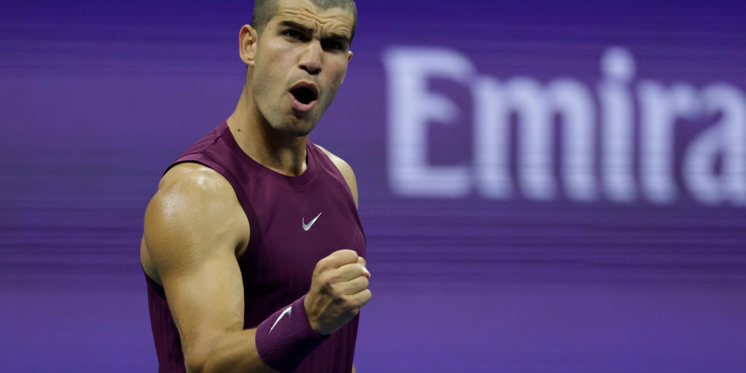Carlos Alcaraz jubelt bei den US Open.
