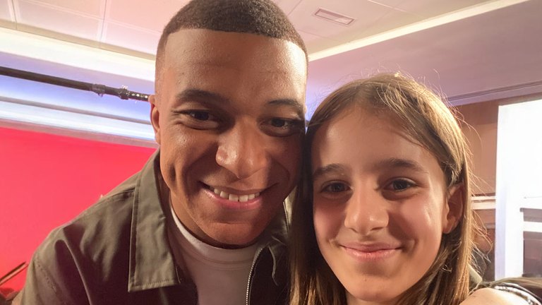 Alice mit Kylian Mbappé