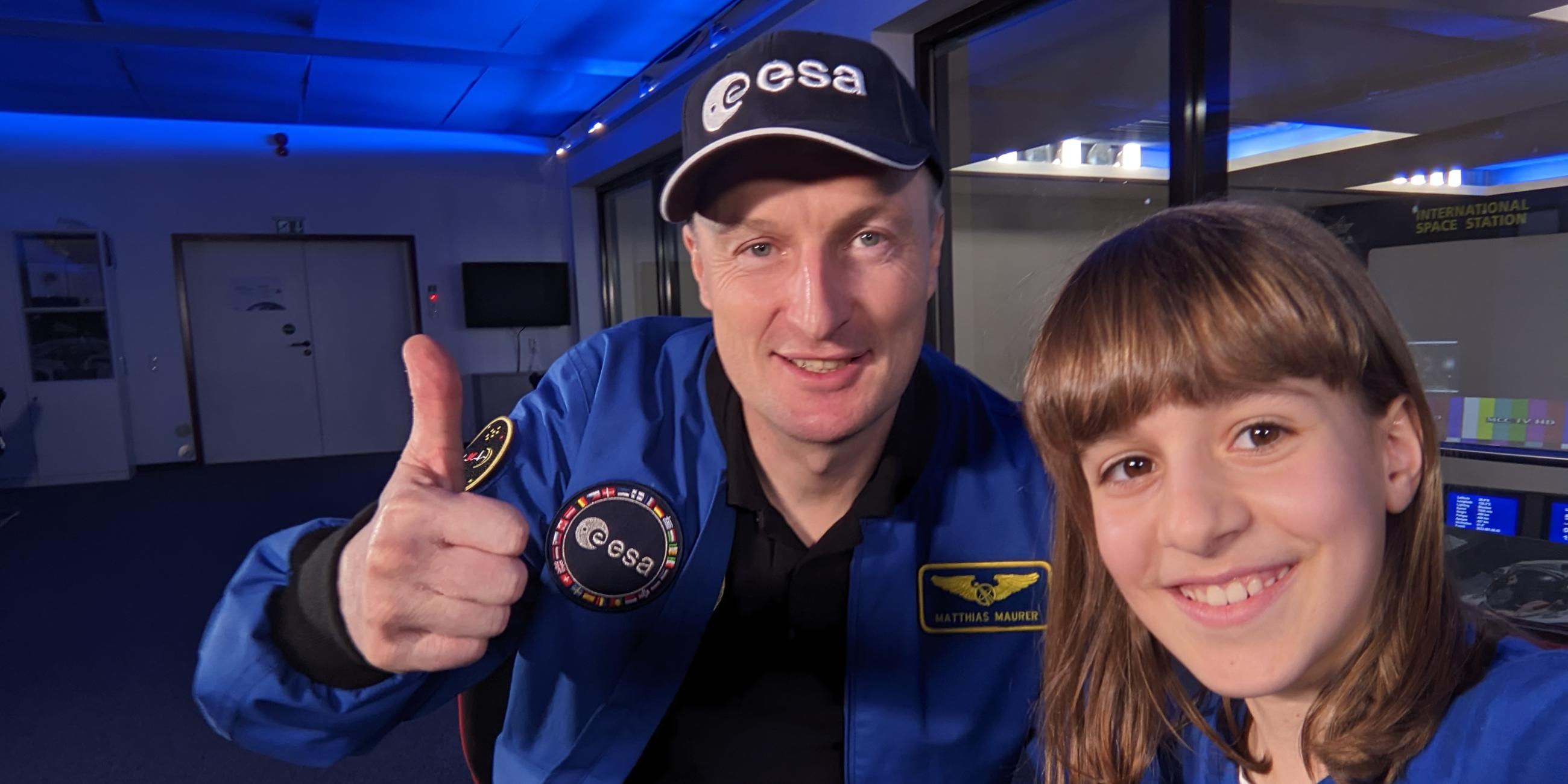 Das letzte Mal als Alice Matthias Maurer interviewt hat, war er noch im Weltall auf der ISS. Jetzt ist er wieder zurück und Alice kann ihm ganz viele Fragen über das All stellen!