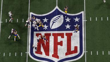 Footballspiel zwischen den New England Patriots und den Los Angeles Rams
