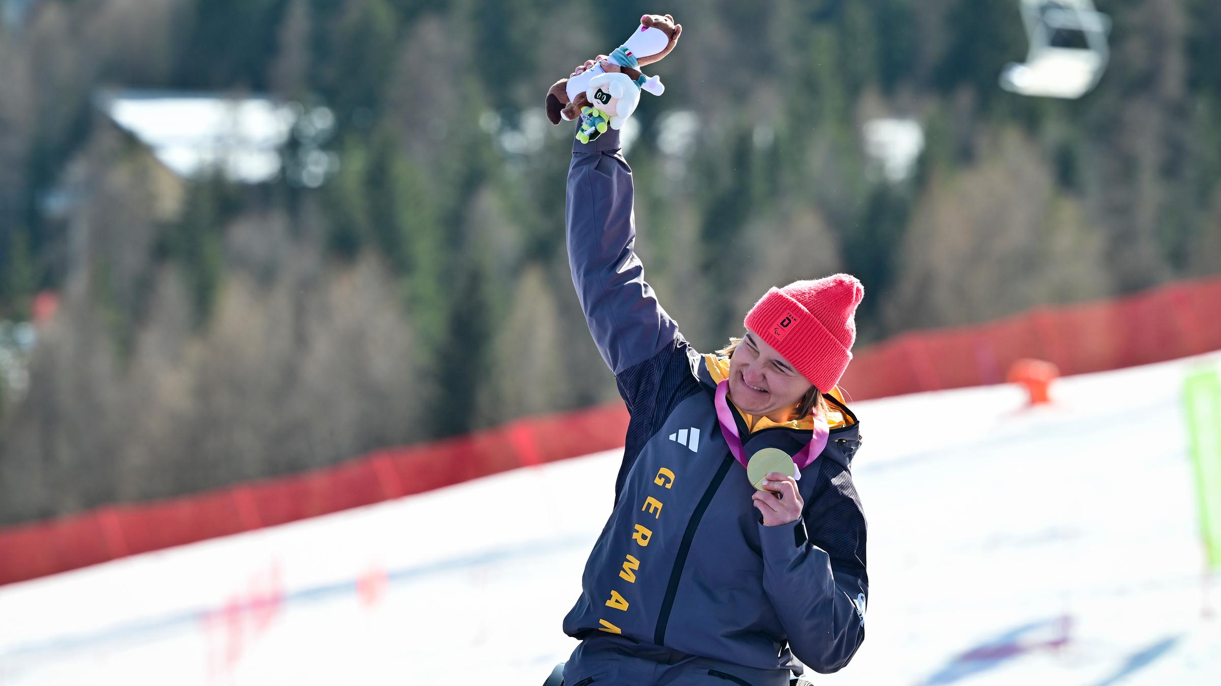 Para Alpin Skiing: Anna-Lena Forster gewinnt Goldmedaille