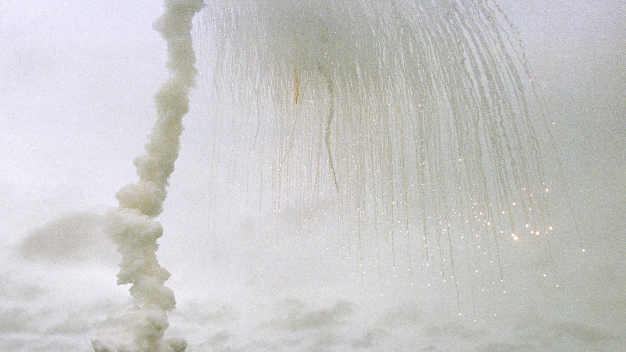 Der erste Start 1996 ging grandios daneben: Ariane 5 explodierte wegen einer Technikpanne über dem Regenwald Französisch-Guyanas! Auch der zweite Start war nicht so der Hit, aber dann…