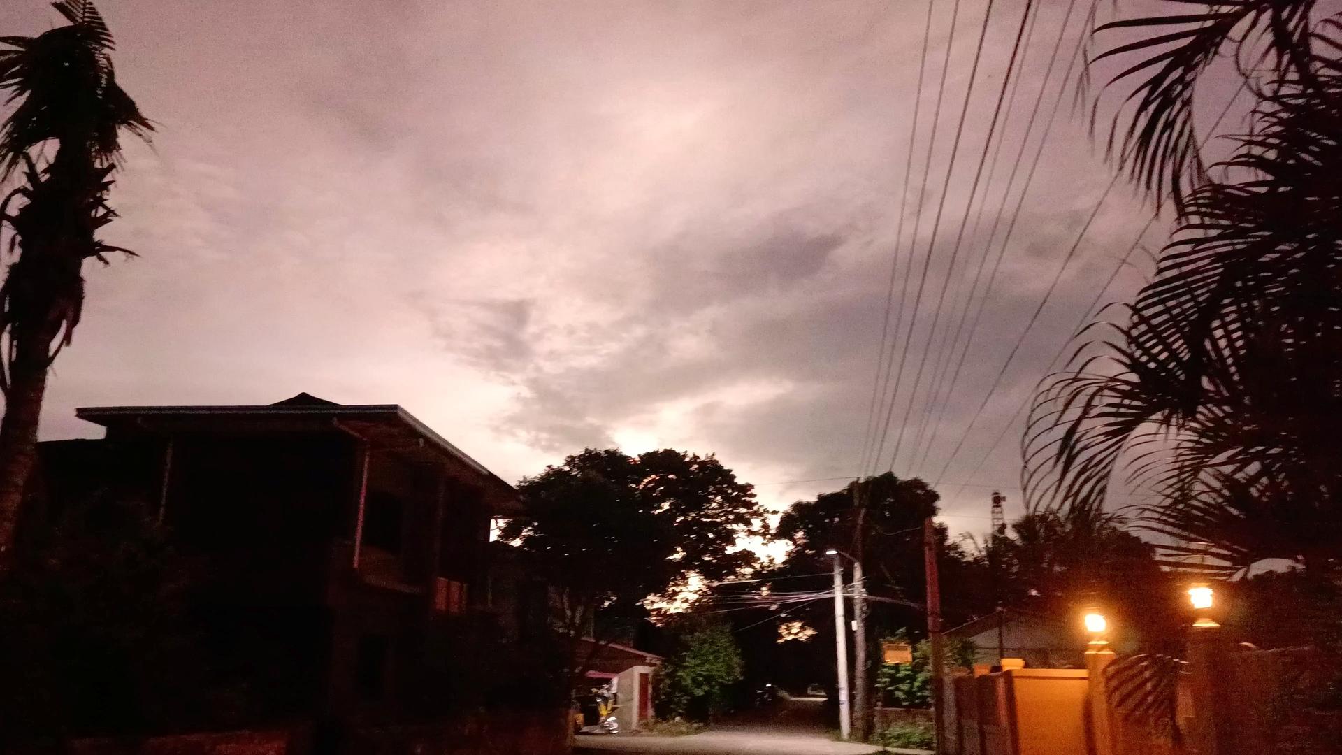 Meteor erhellt den Himmel über den Philippinen