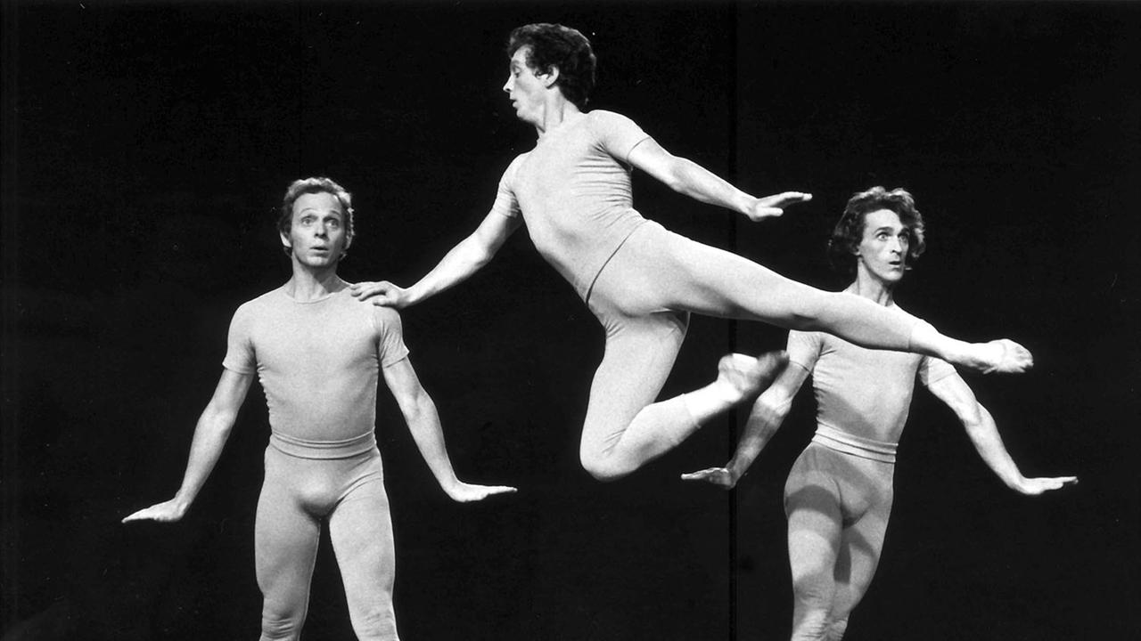 Drei Männer beim Balletttanz