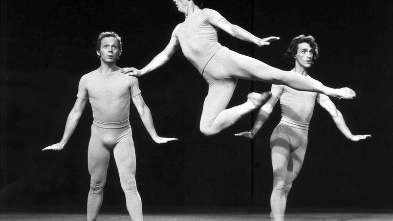 Drei Männer beim Balletttanz
