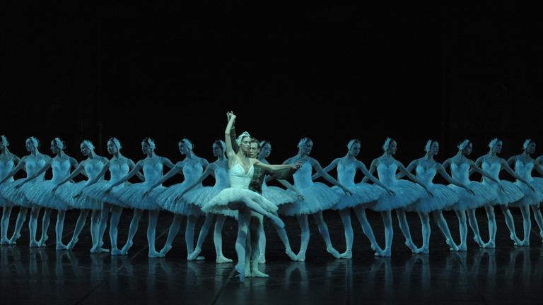 Gruppe von Balletttänzerinnen und ein Balletttänzer