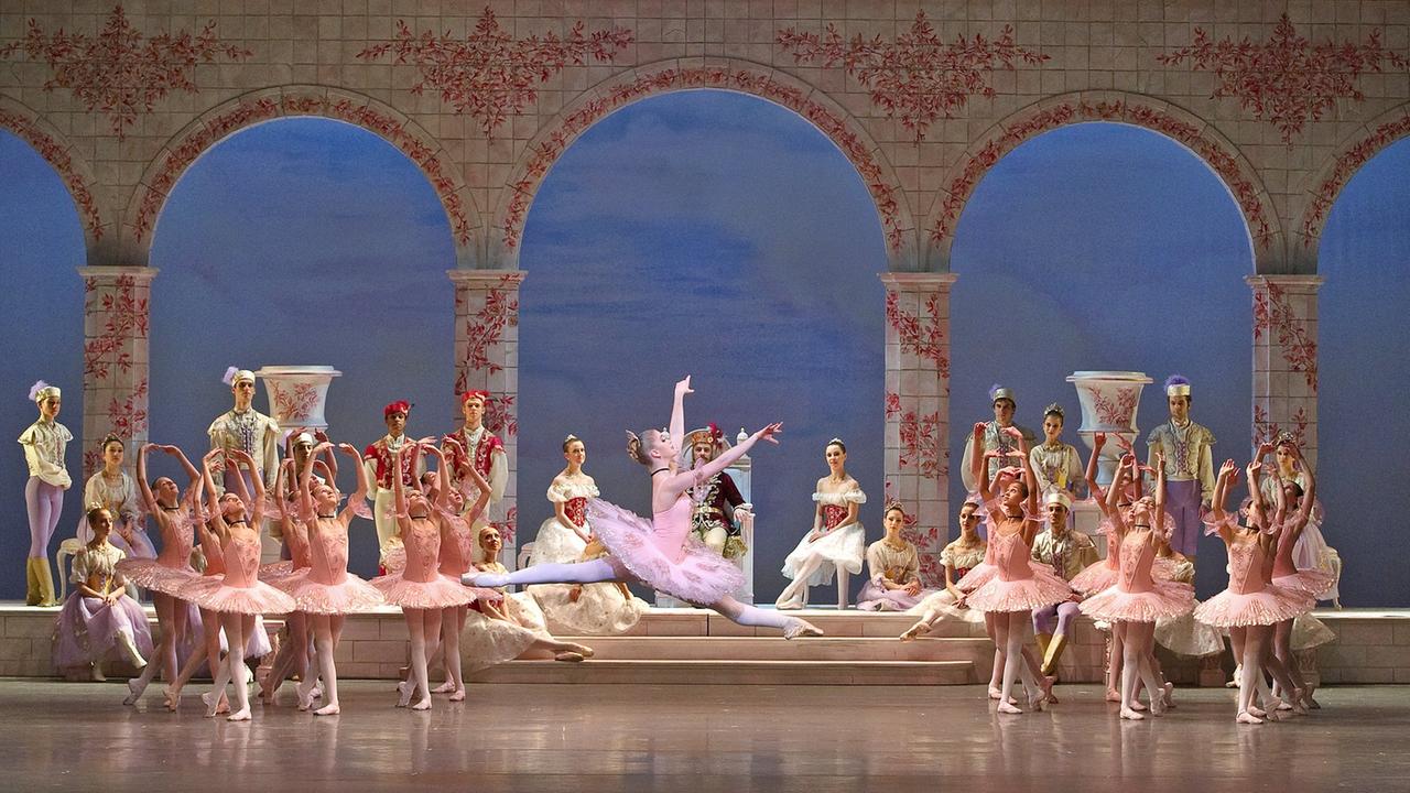 Ballett Tanzgruppe zu "Coppelia"