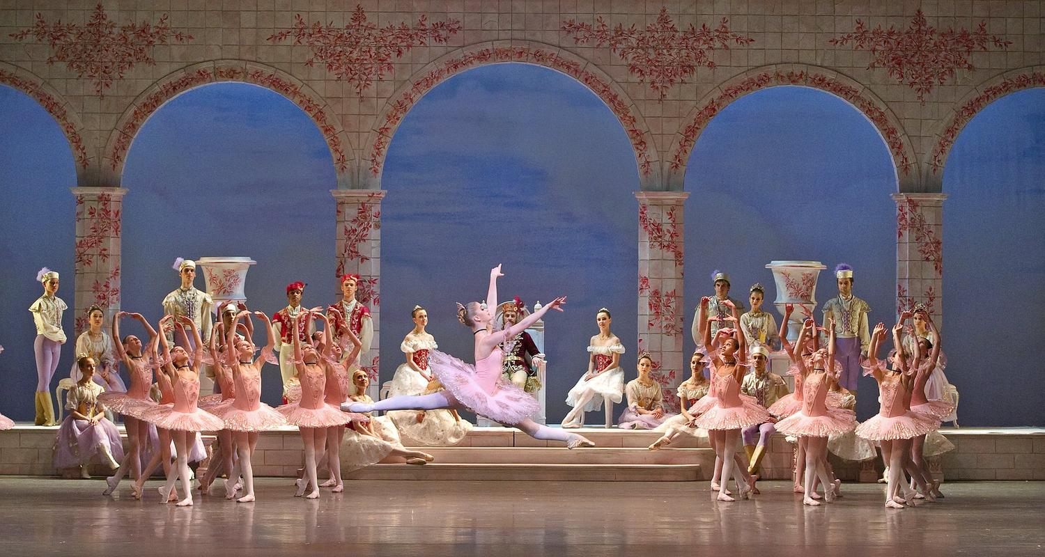Ballett Tanzgruppe zu "Coppelia"