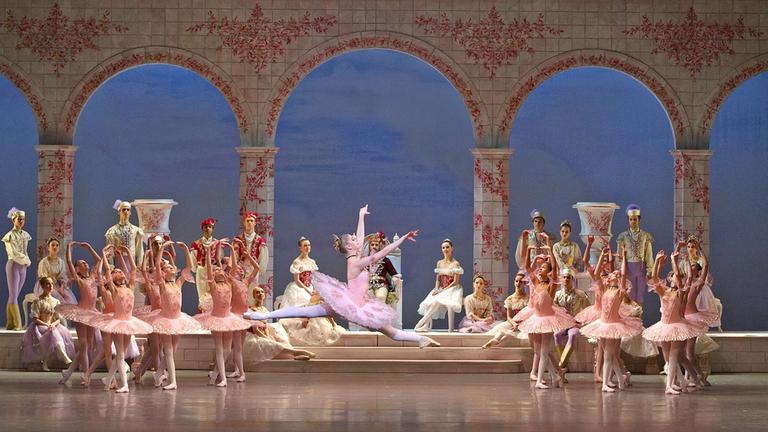 Ballett Tanzgruppe zu "Coppelia"