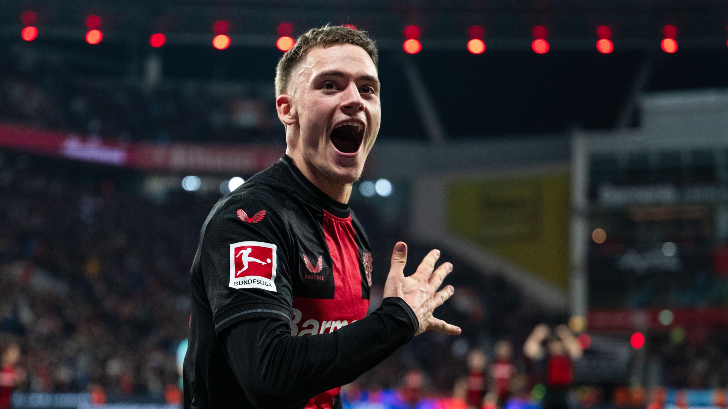  Leverkusens Torschütze Florian Wirtz jubelt nach seinem Treffer zum 2:0.