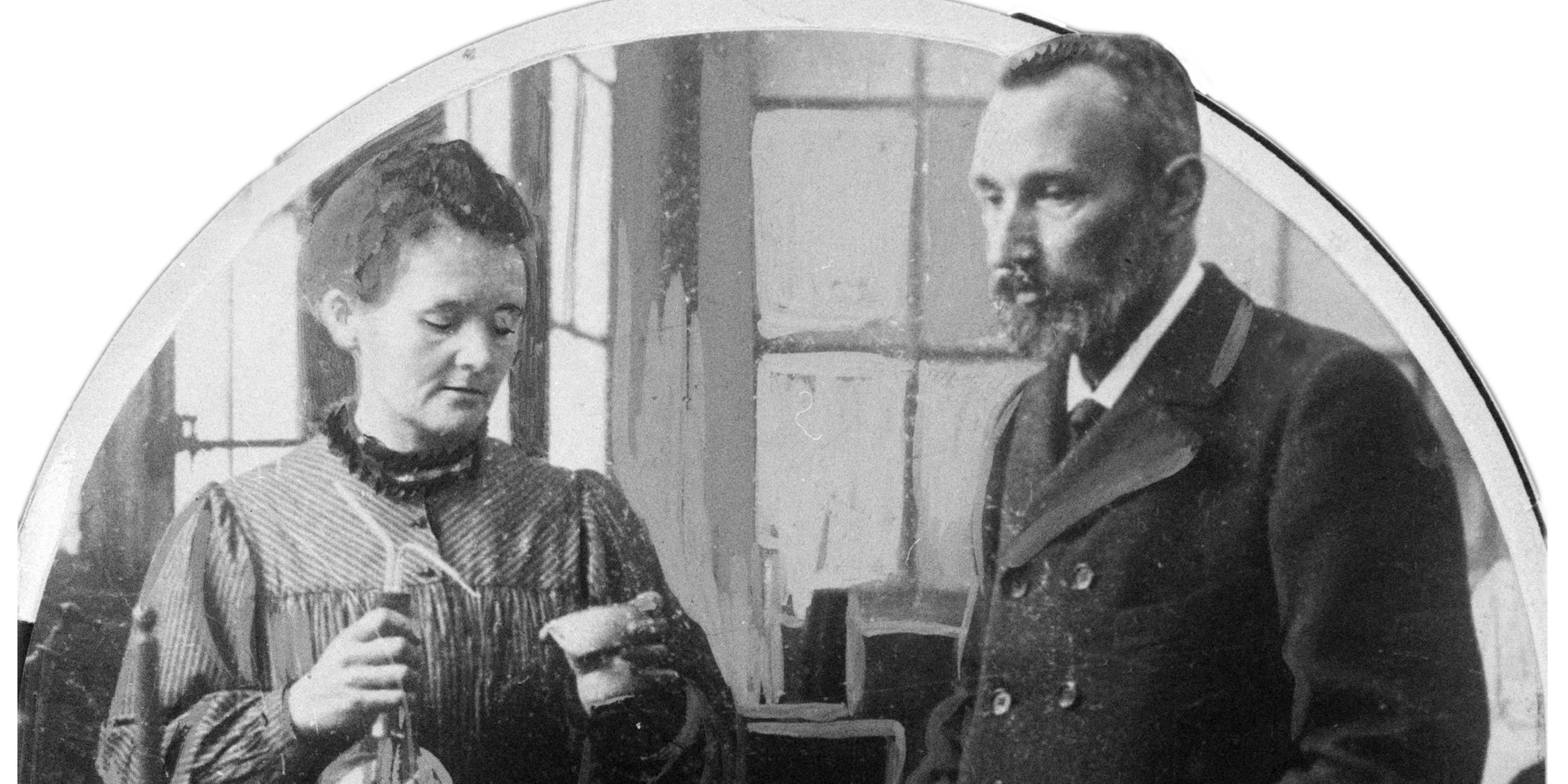 Portraätaufnahme von Marie Curie und ihrem Ehemann Pierre Curie.