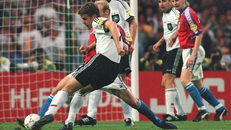 Oliver Bierhoff erzielt das Golden Goal im EM-Finale 1996