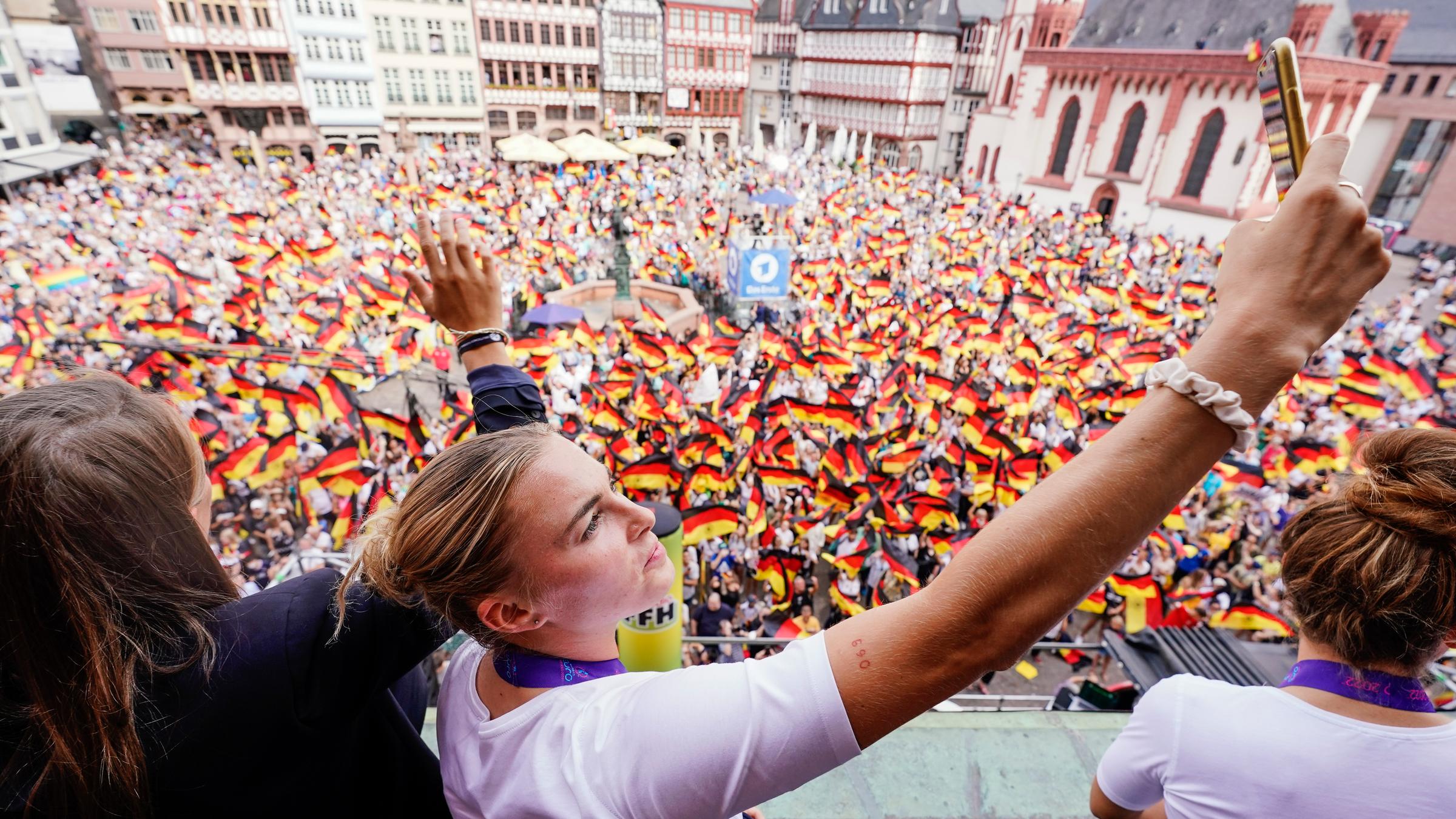 Empfang der deutschen Frauenfußball-Nationalmannschaft auf dem Frankfurter Römer 2022