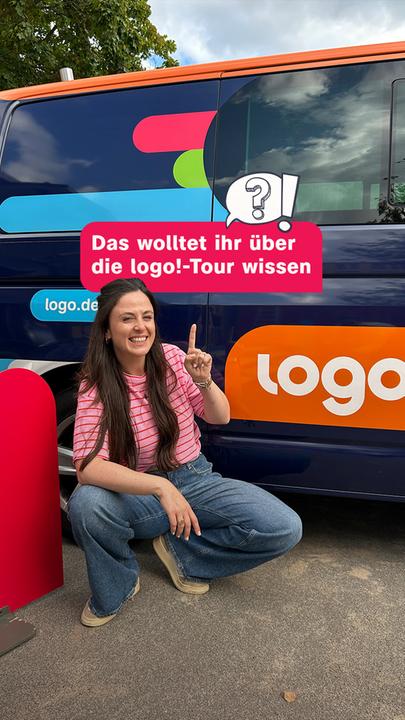 Teresa vor dem logo!-mobil
