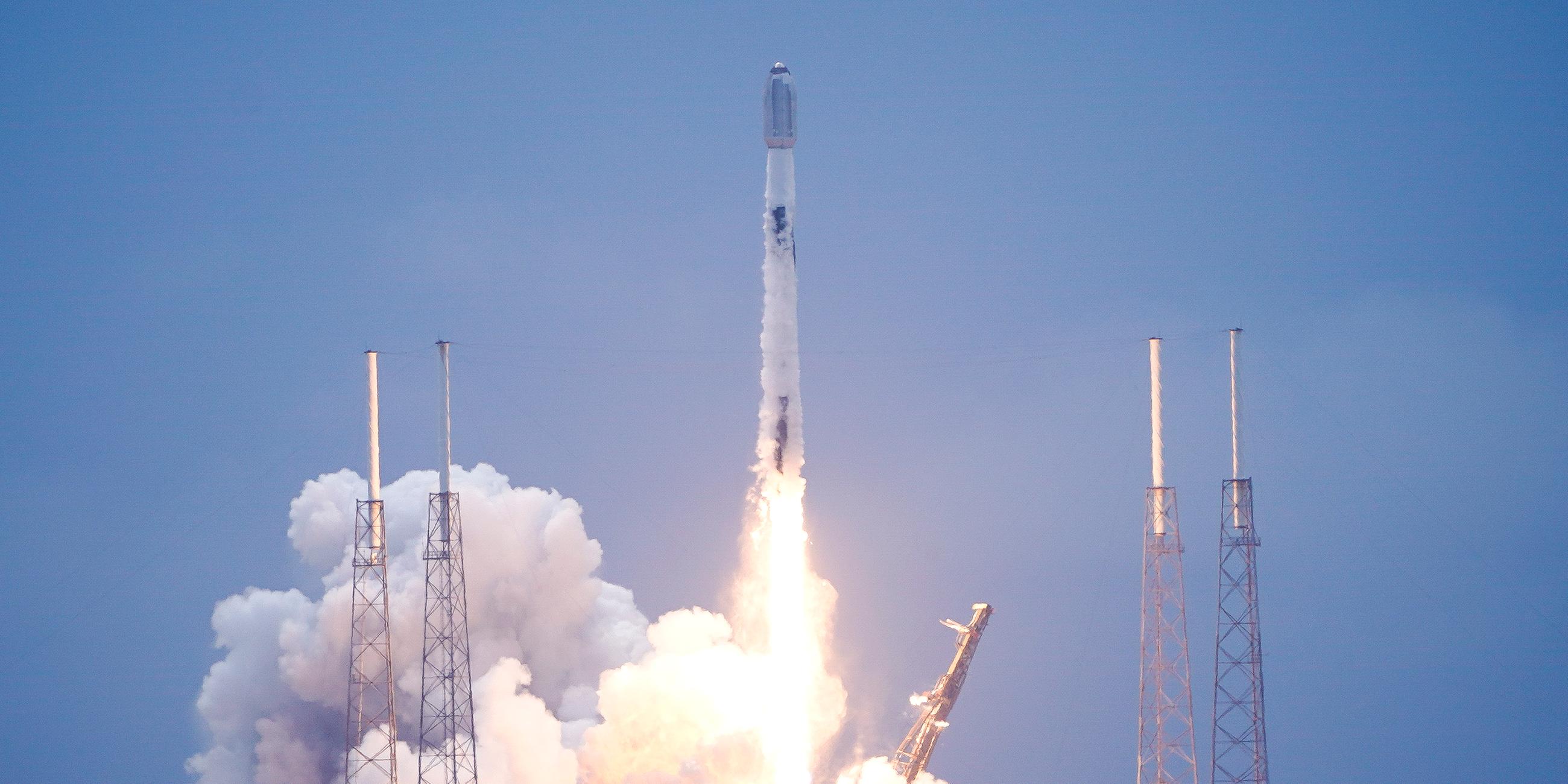 Raketenstart einer SpaceX Falcon-Rakete