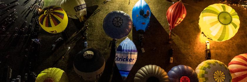 Ballonglühen im Rahmen der 54. Montgolfiade in Warendorf
