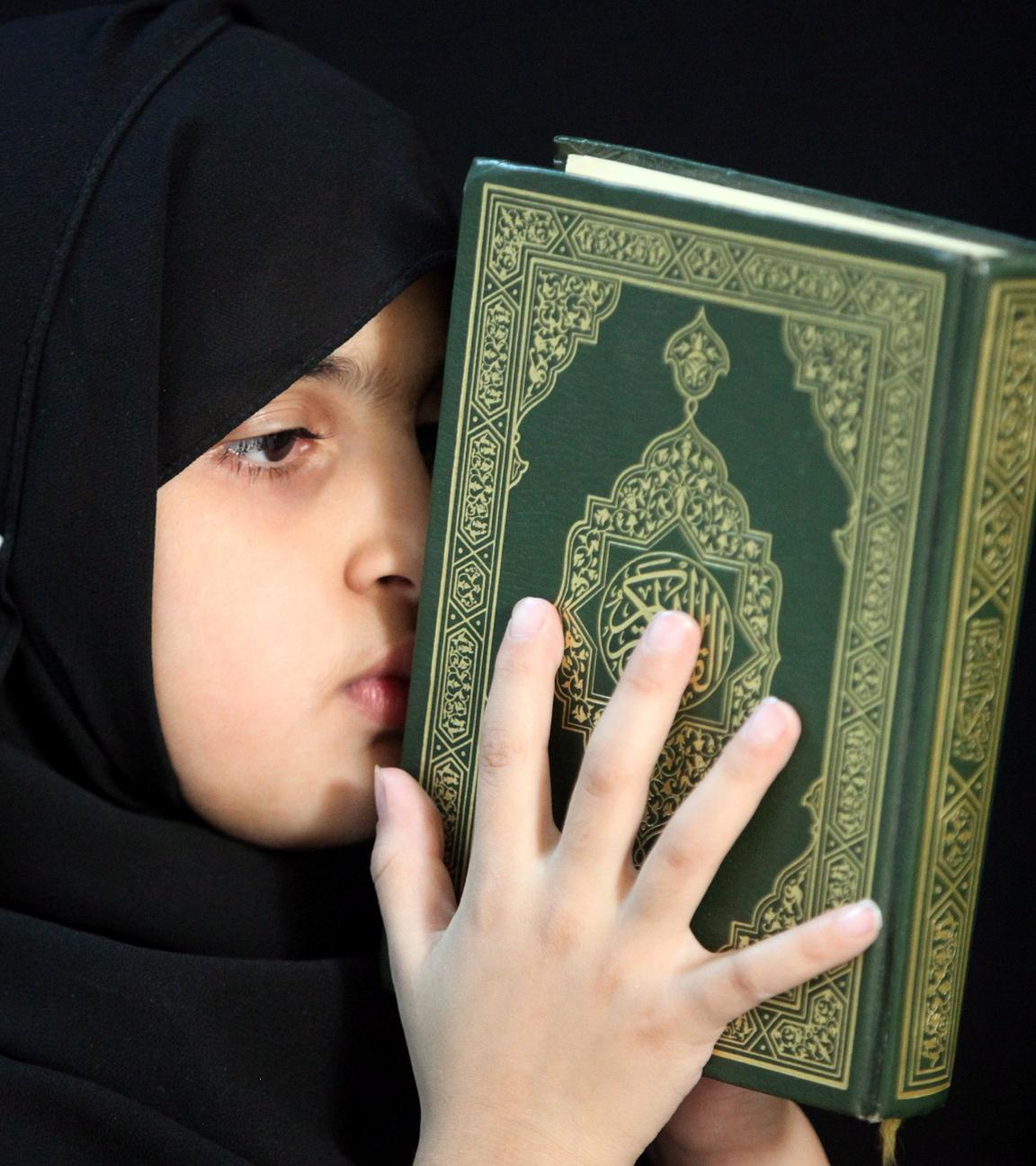 Mädchen mit Koran