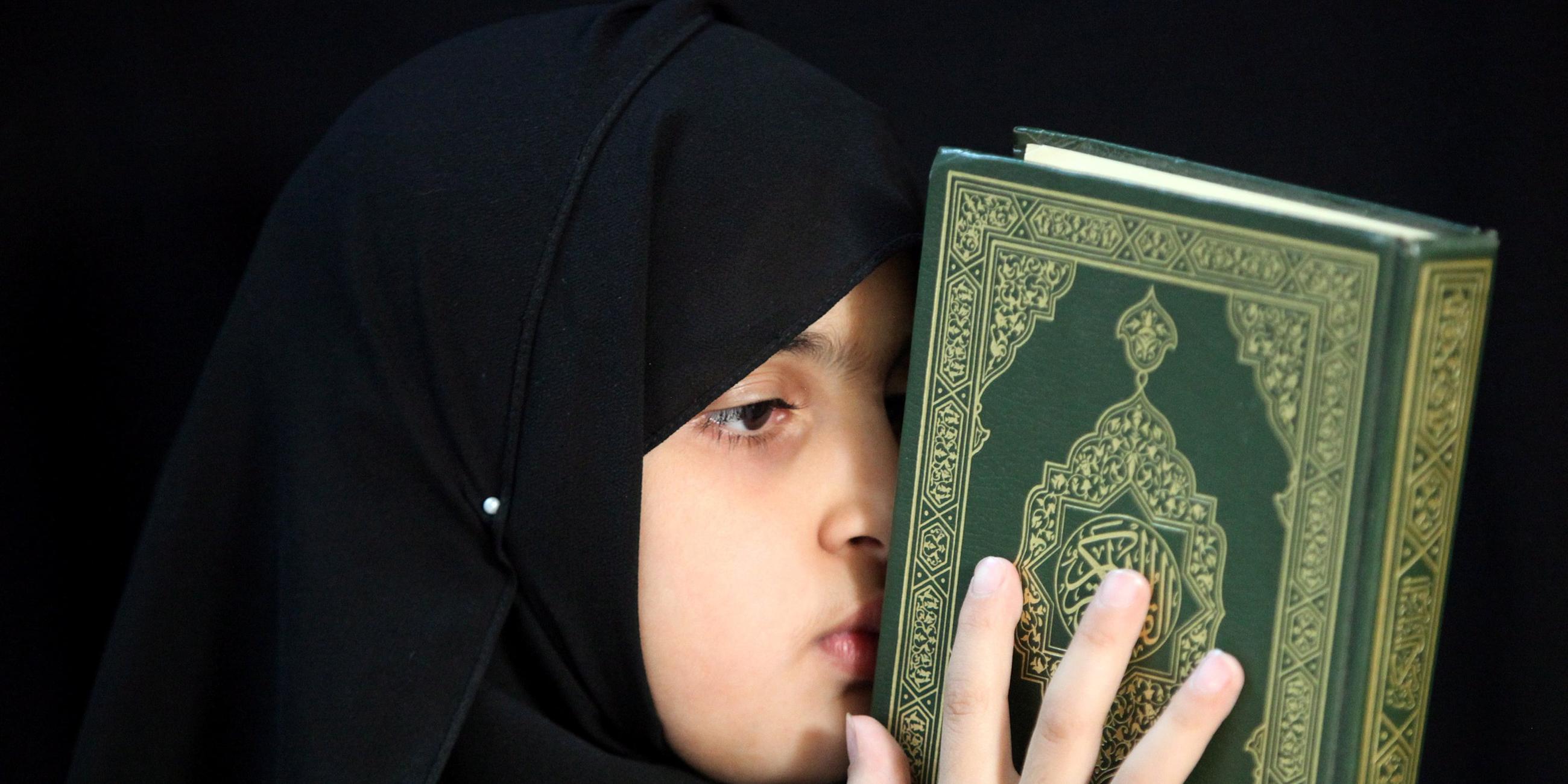 Mädchen mit Koran
