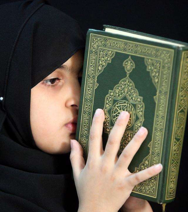 Mädchen mit Koran