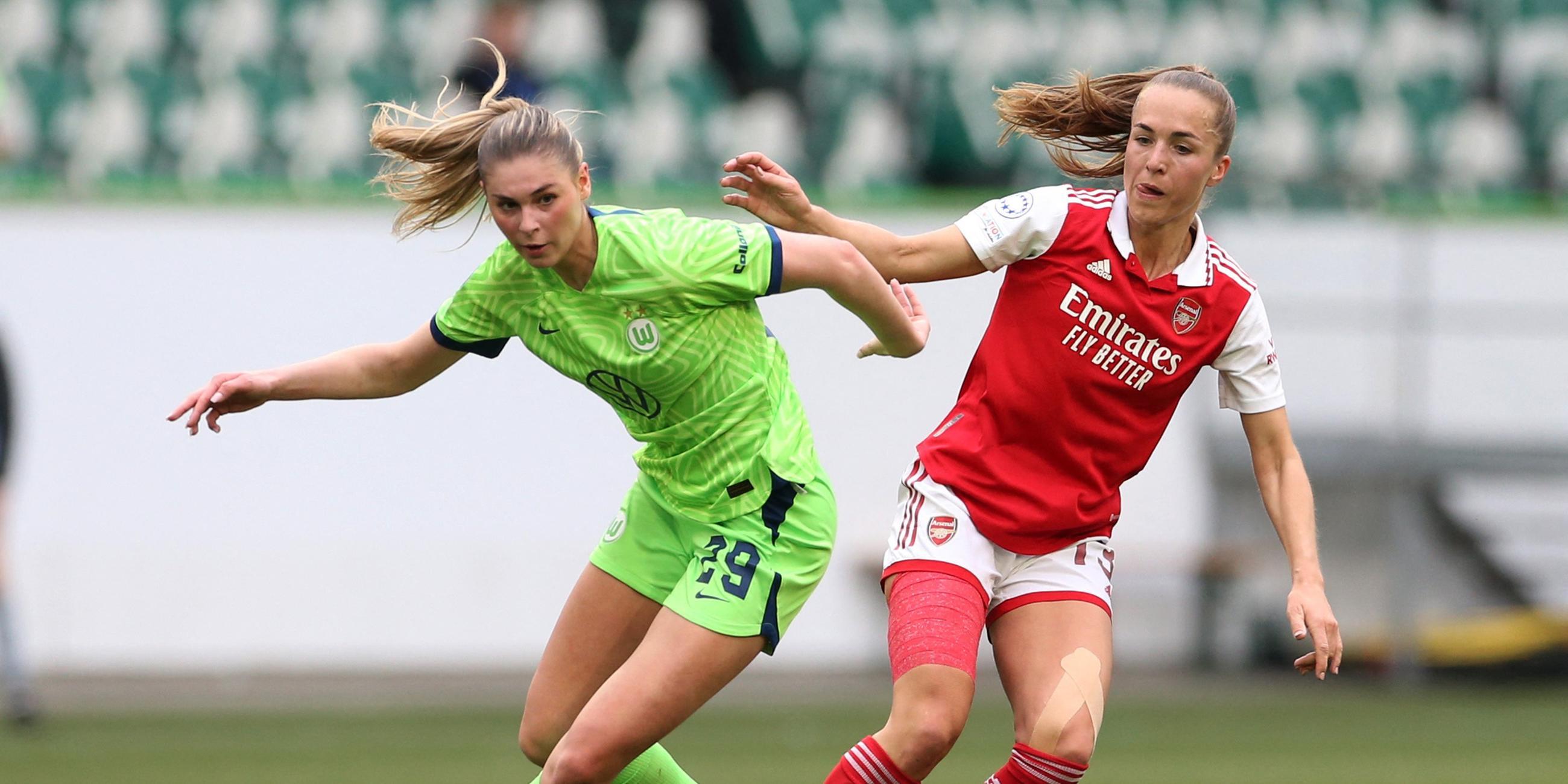 Jule Brand für den VfL Wolfsburg bei einem Spiel gegen Arsenal.