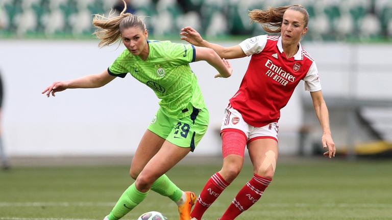 Jule Brand für den VfL Wolfsburg bei einem Spiel gegen Arsenal.