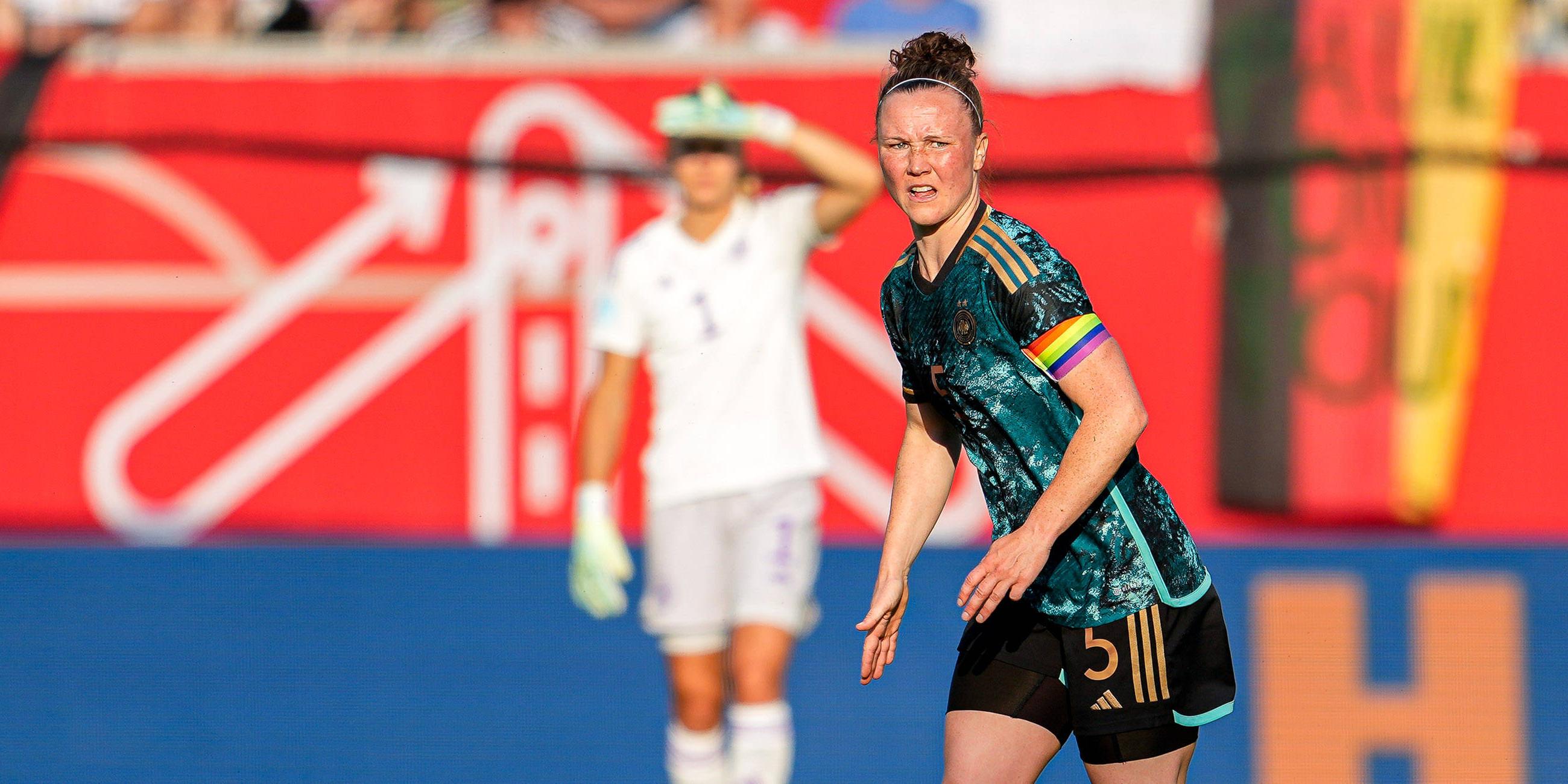 Marina Hegering beim Länderspiel Deutschland - Vietnam. 