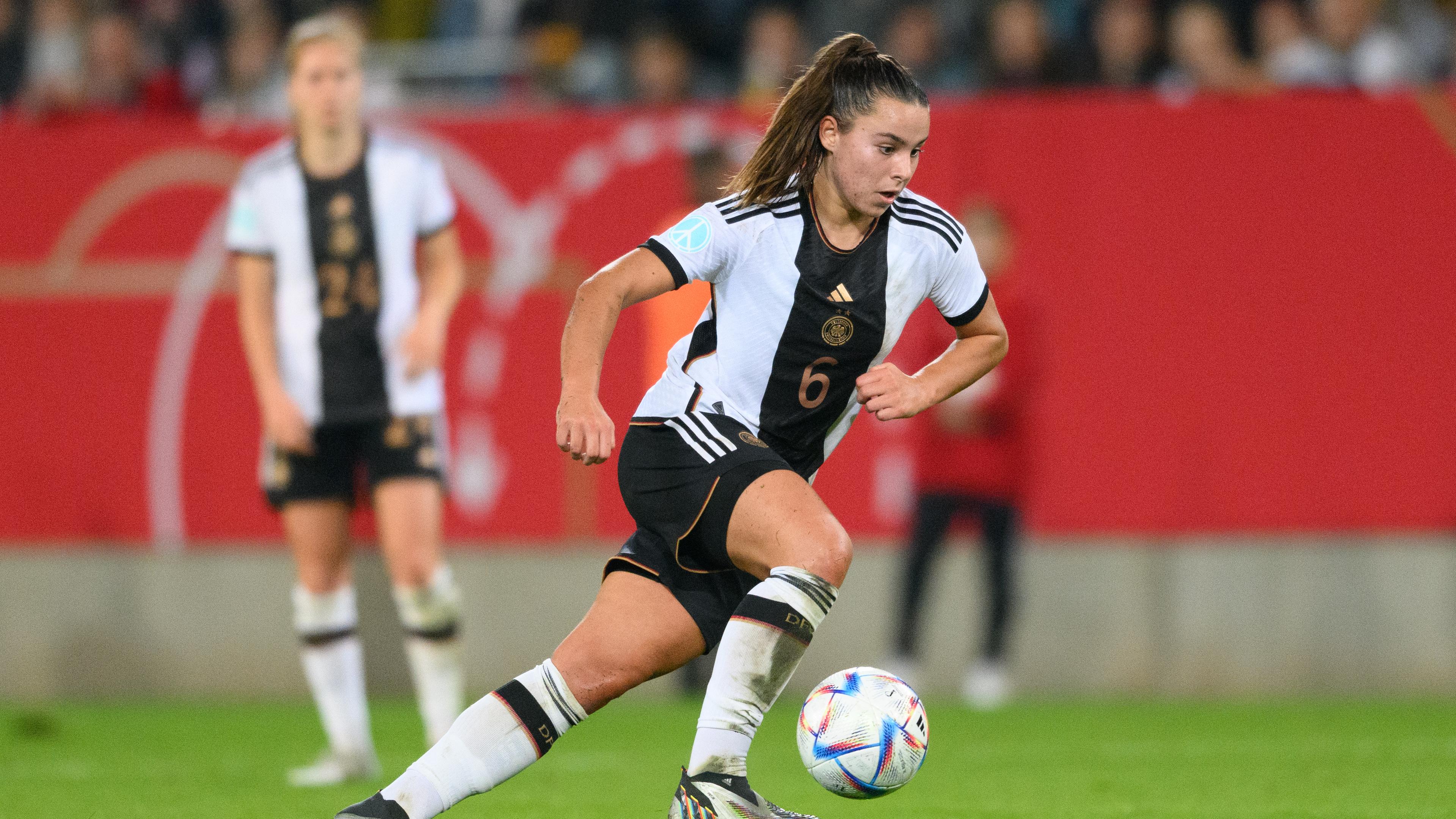 Lena Sophie Oberdorf beim Länderspiel Deutschland gegen Frankreich.