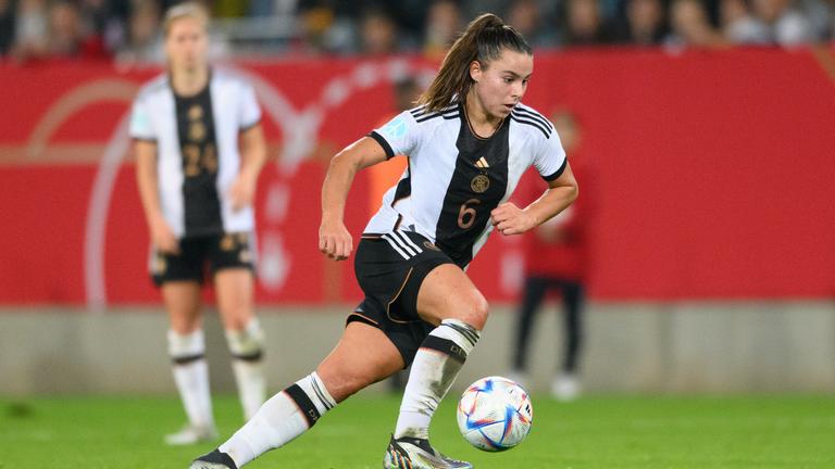 Lena Sophie Oberdorf beim Länderspiel Deutschland gegen Frankreich.