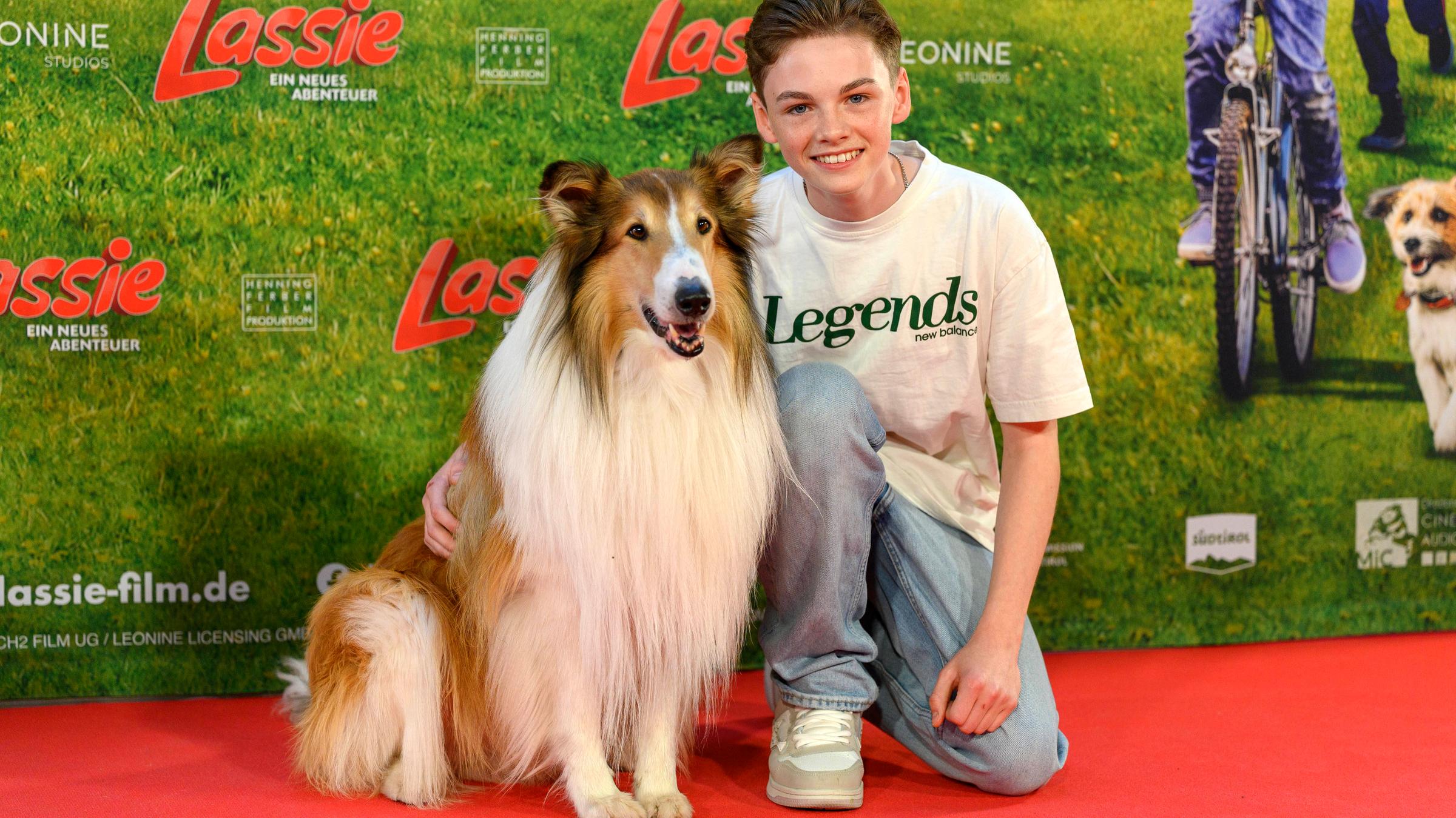 Lassie und Nico Marischka auf dem roten Teppich bei der Premiere des Kinofilms Lassie.
