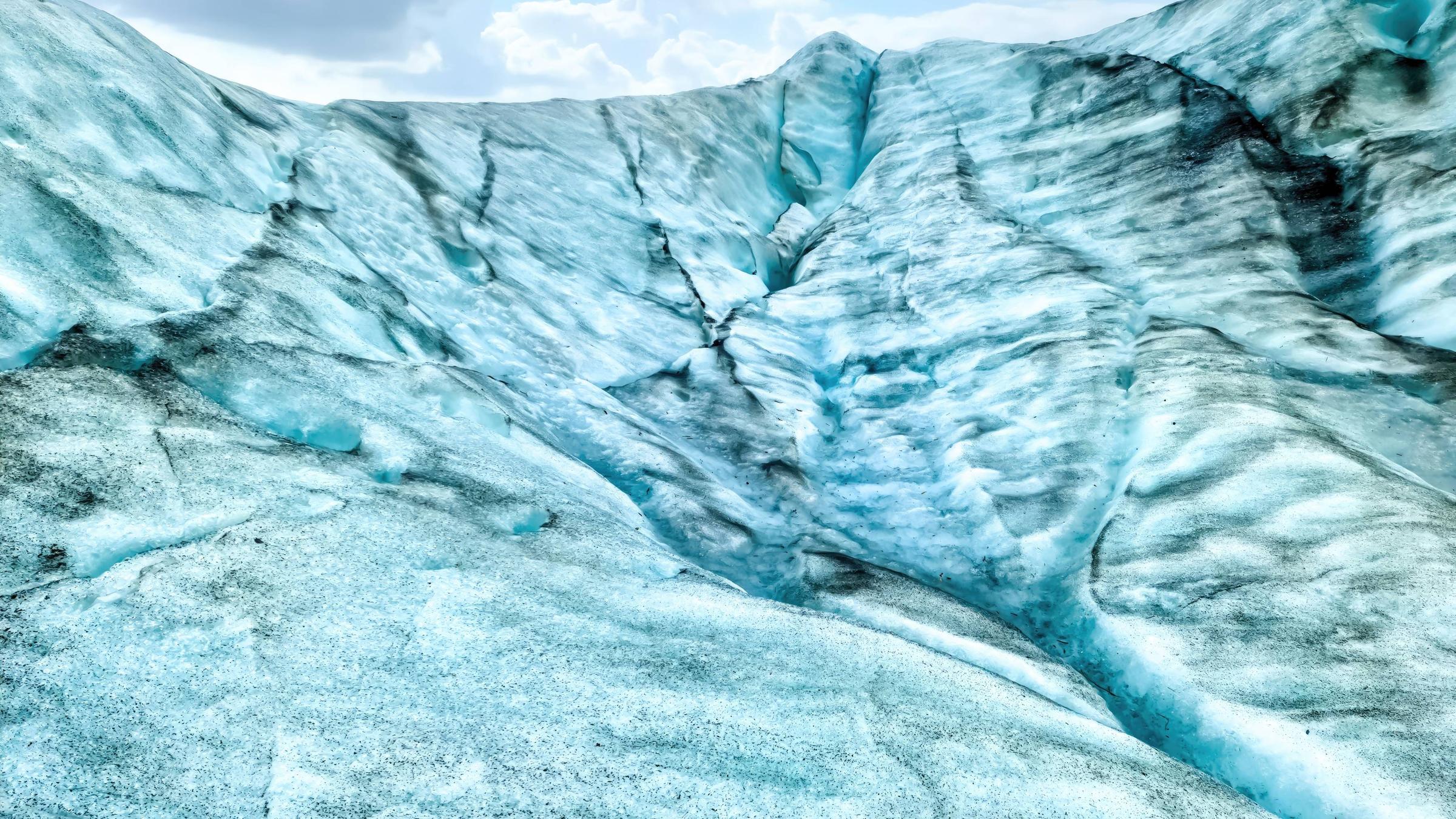 Nahaufnahme von blauem Gletschereis