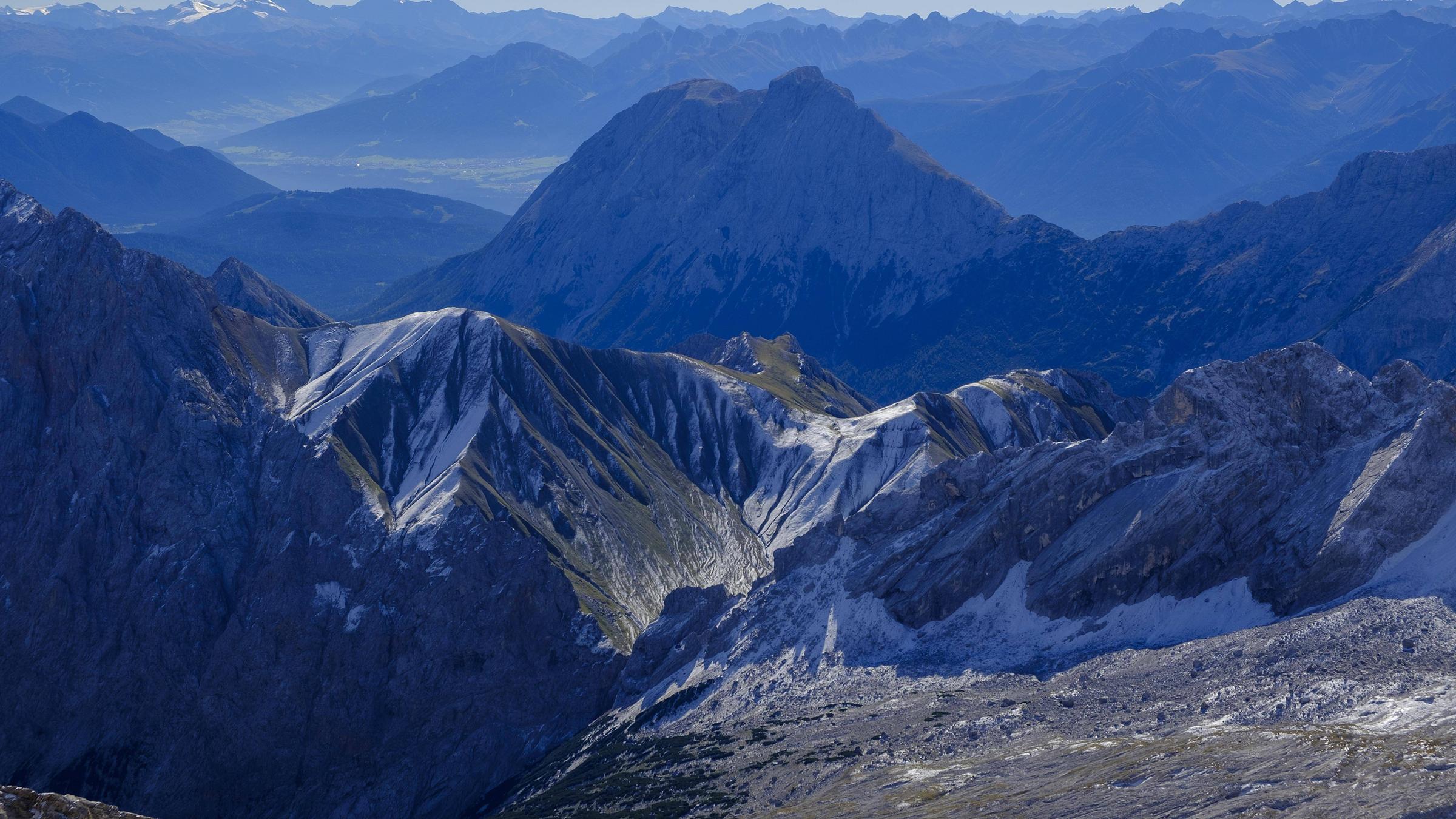 Blick von der Zugspitze auf den Schneeferner Gletscher