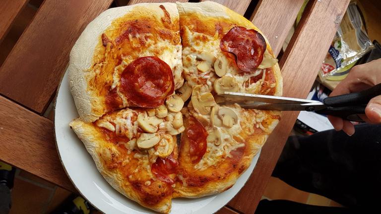 Miguel, 9: Chorizo-Champingon-Pizza