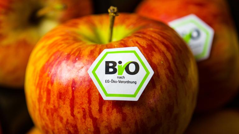 Mit dem Bio-Siegel der EU erkennt man überall, ob es sich um ein Bioprodukt handelt.