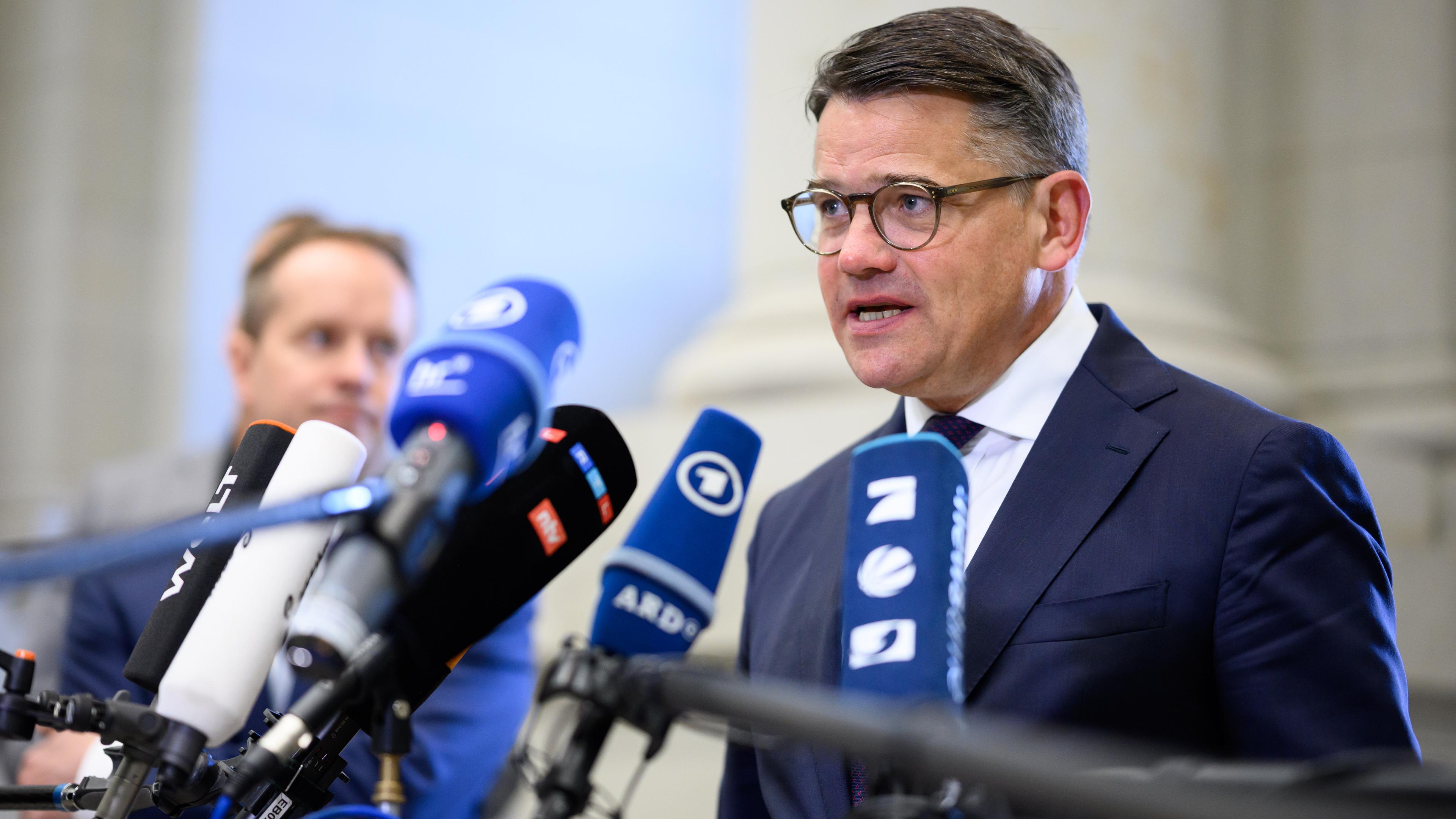 Boris Rhein (CDU), Ministerpräsident von Hessen, während einer Pressekonferenz in Berlin.