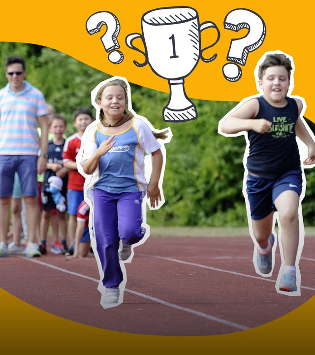 Grunschüler sprinten auf Laufbahn bei Bundesjugendspielen. 
