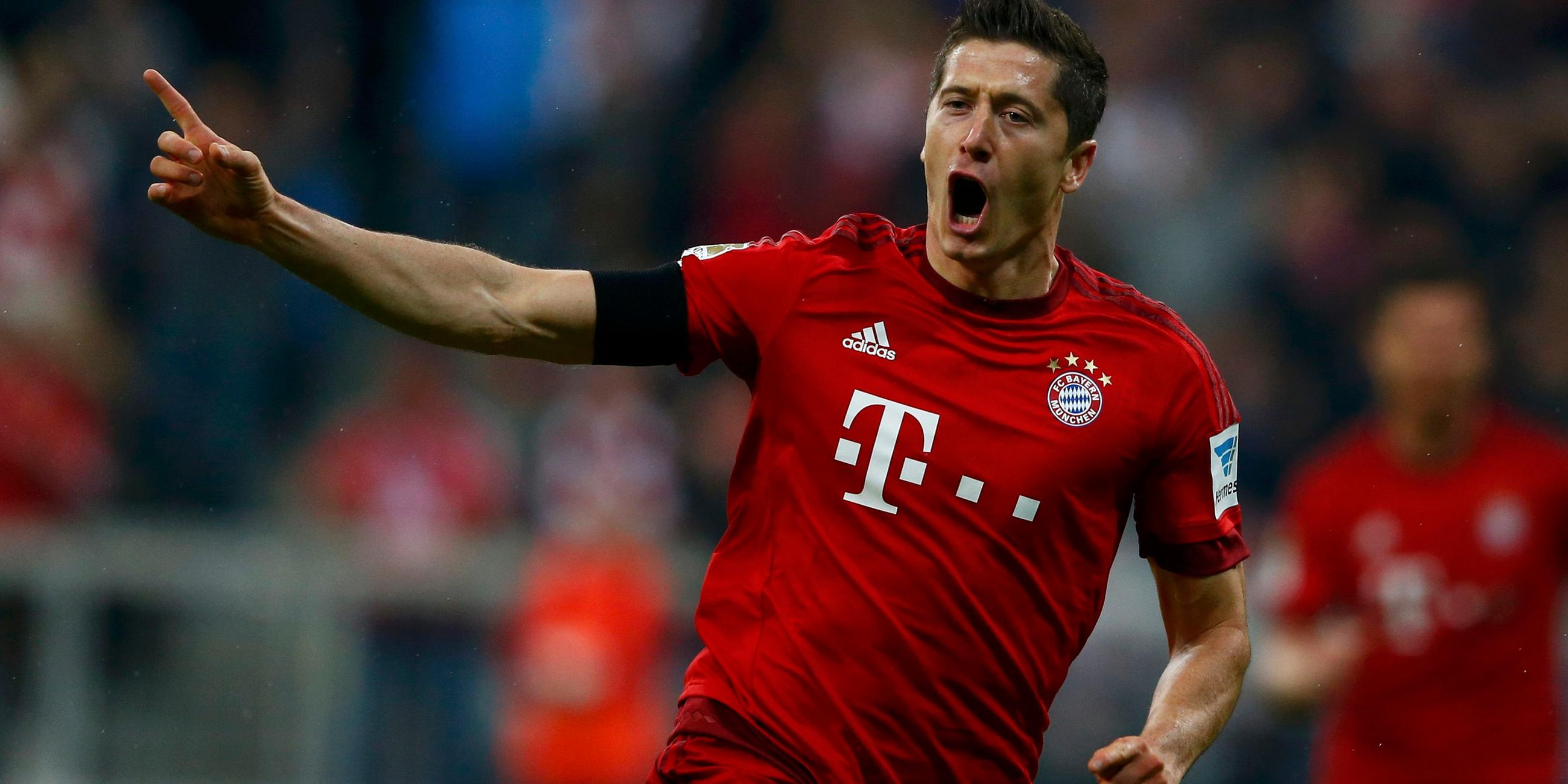 Lewandowski jubelt, nachdem er 5 Tore in 9 Minuten geschossen hat