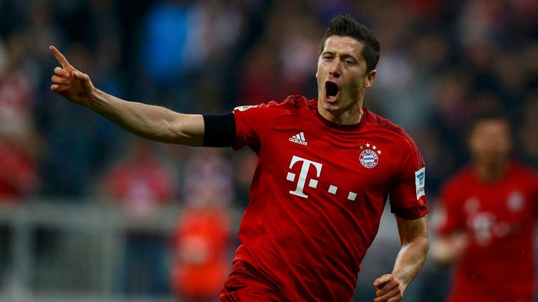 Lewandowski jubelt, nachdem er 5 Tore in 9 Minuten geschossen hat