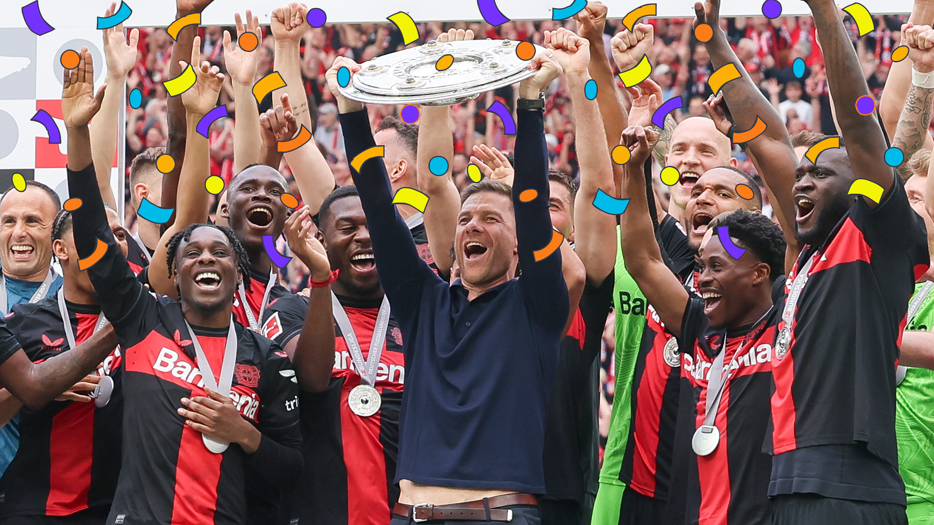 Das Team von Bayer Leverkusen jubelt mit der Meisterscheibe