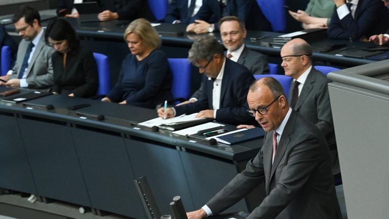 CDU-Parteivorsitzender Friedrich Merz hält eine Rede während einer Plenumssitzung des Unterhauses des Bundestages am 06.09.2023.