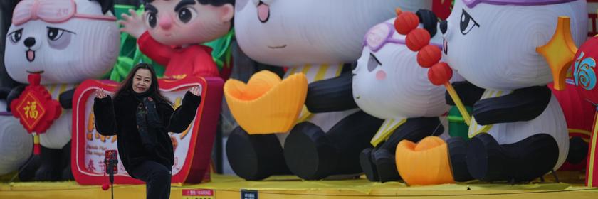 Eine Frau filmt sich selbst in Peking 